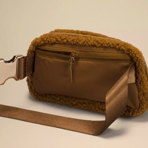 Lululemon - Picture 3 of 6